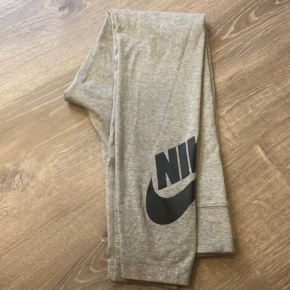Woman’s Nike leggings